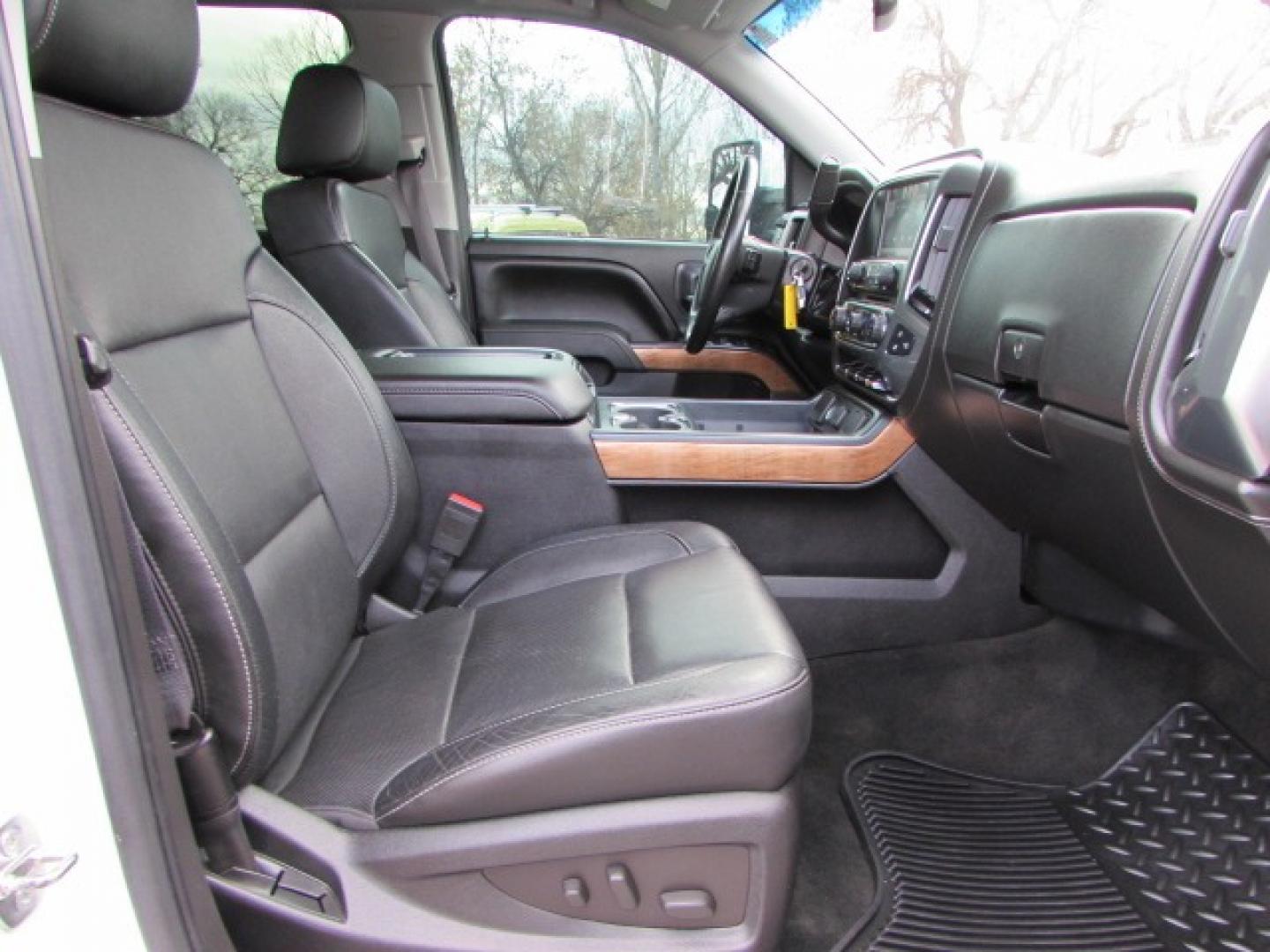 2015 White /Black Chevrolet Silverado 1500 LTZ Crew Cab Short Box 4WD (3GCUKSEJ7FG) with an 6.2L Ecotec gasoline engine, 6 speed automatic transmission, located at 4562 State Avenue, Billings, MT, 59101, (406) 896-9833, 45.769516, -108.526772 - Photo#14